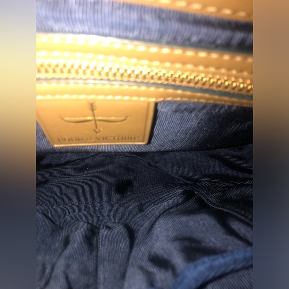 Pour La Victoire Leather Shoulder Bag - Picture 11 of 12